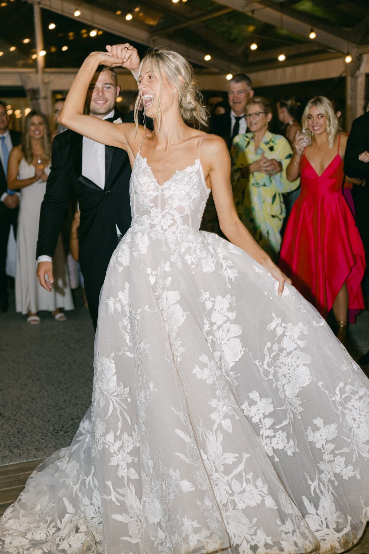 Bride and groom wedding dance