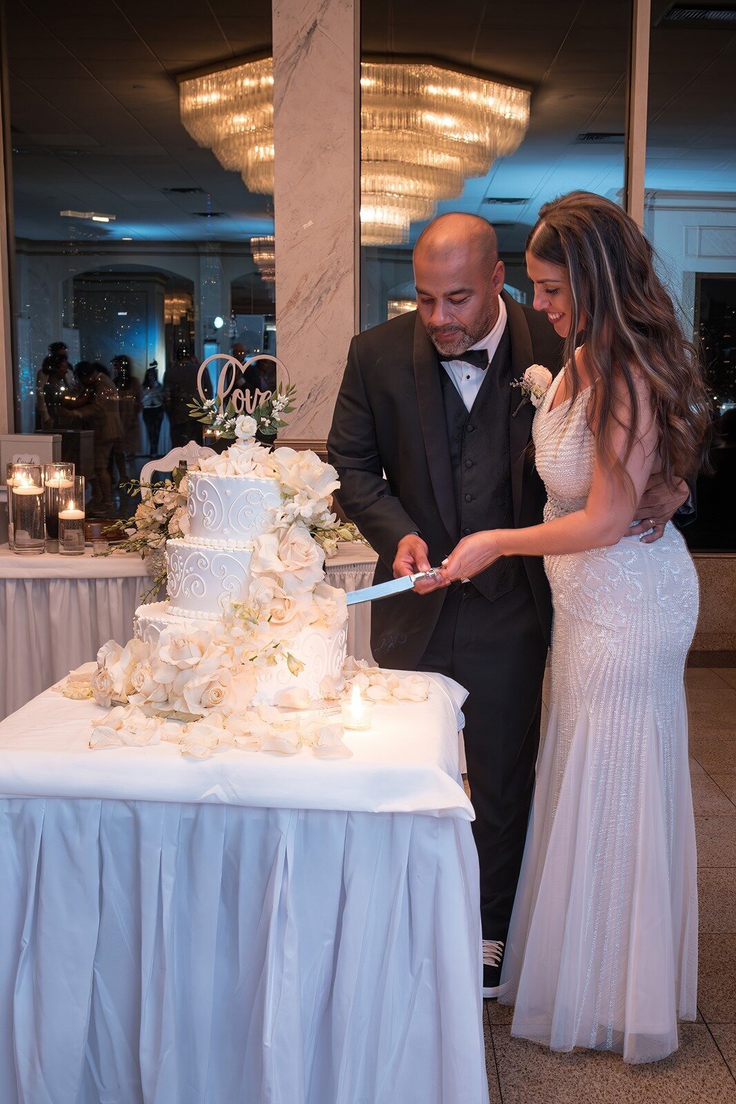 cake-cutting-at-Giando's-11