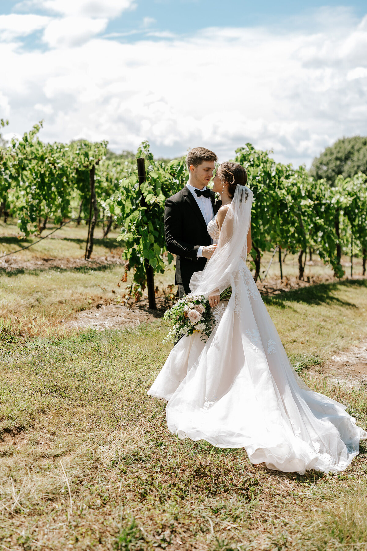 Dallas Texas Wedding Photographer Vineyard Wedding Chandler Hill Vineyards Pleasant Hill Chapel Saint Louis-12-chloe-dawson