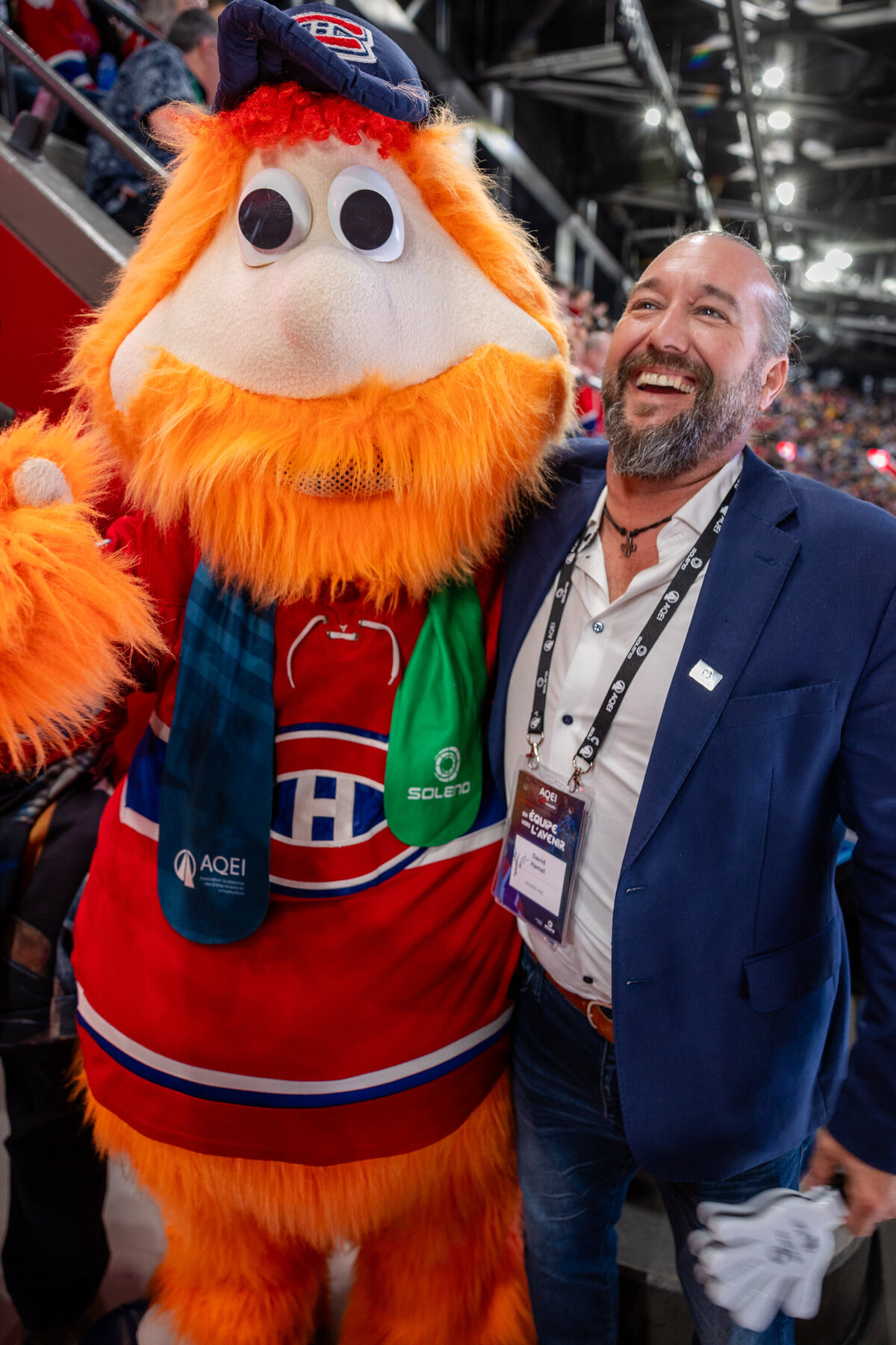 Photo congrès Montréal Centre Bell avec Mascotte Youppi