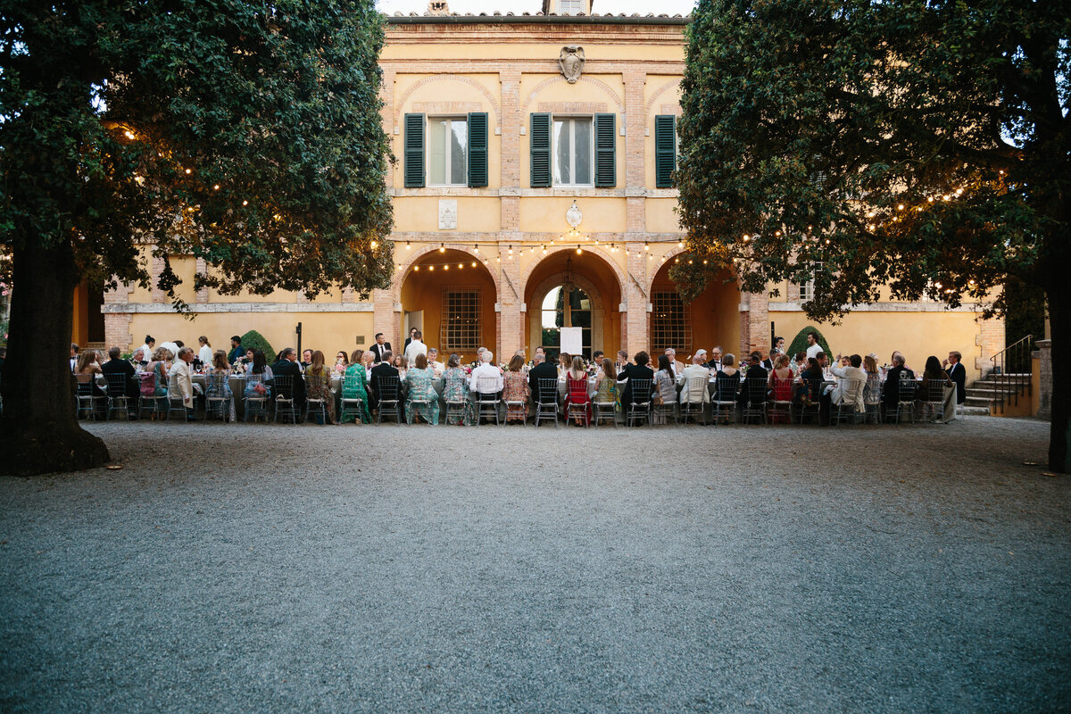 15 intimate-outdoor-dinner-tuscany