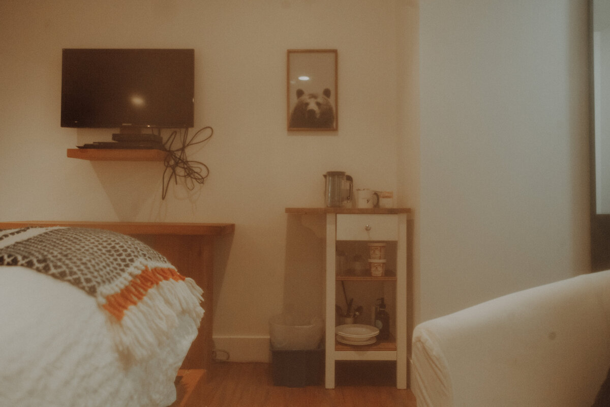 Sleepy Bear Guest House Airbnb Photography Session Ucluelet British Columbia 45458