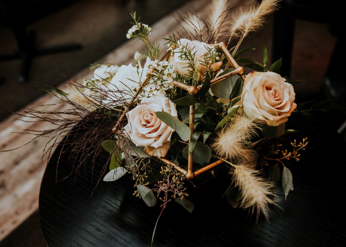 geometric-floral-arrangement-wedding