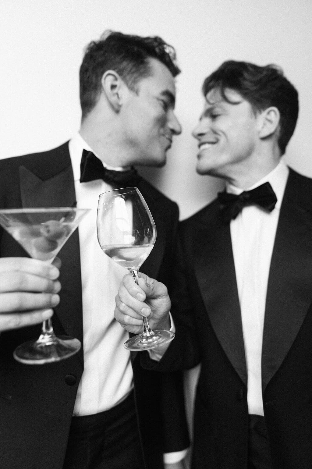 07-colorful-lgbtq-wedding-detroit-planterra-conservatory-michigan-modern-vintage-events