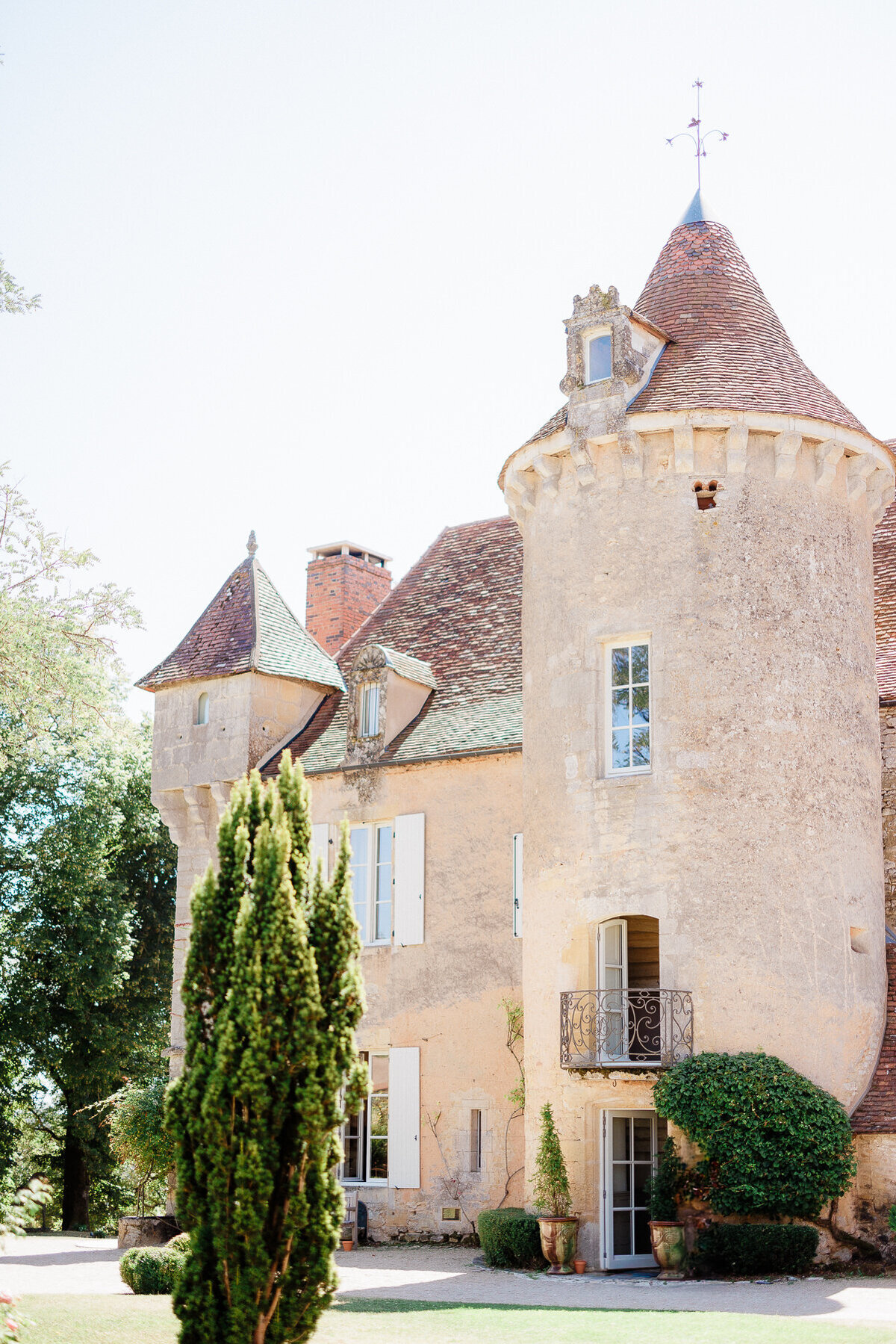 Modern_Chic_Chateau_Valouze_Destination_Wedding_Photographer-56