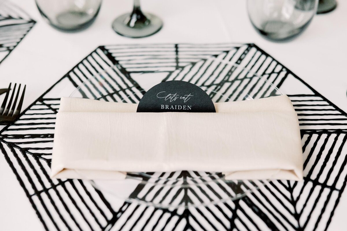 black-round-wedding-place-card