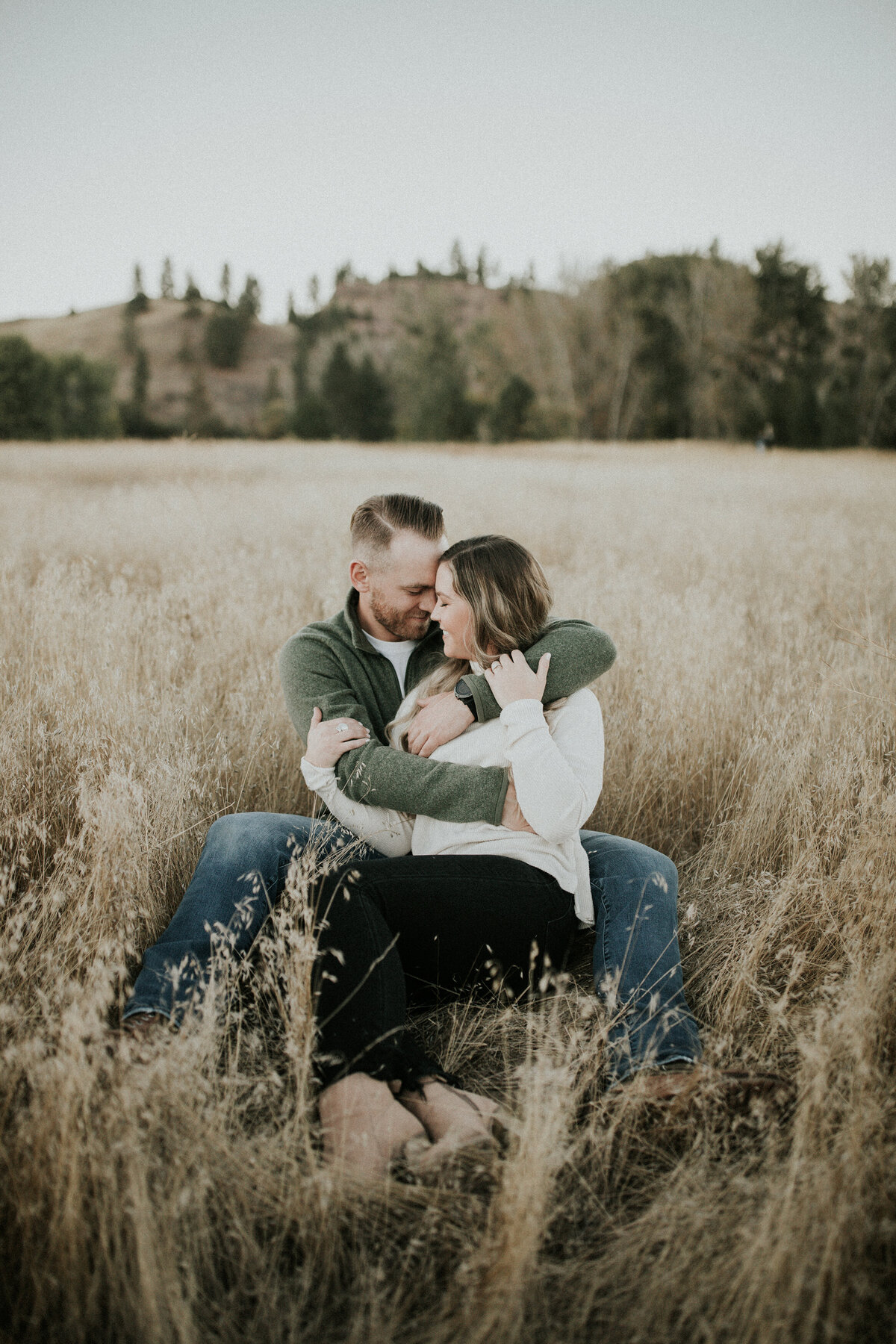 engagement-photo-session-missoula-fields-and-lake-12