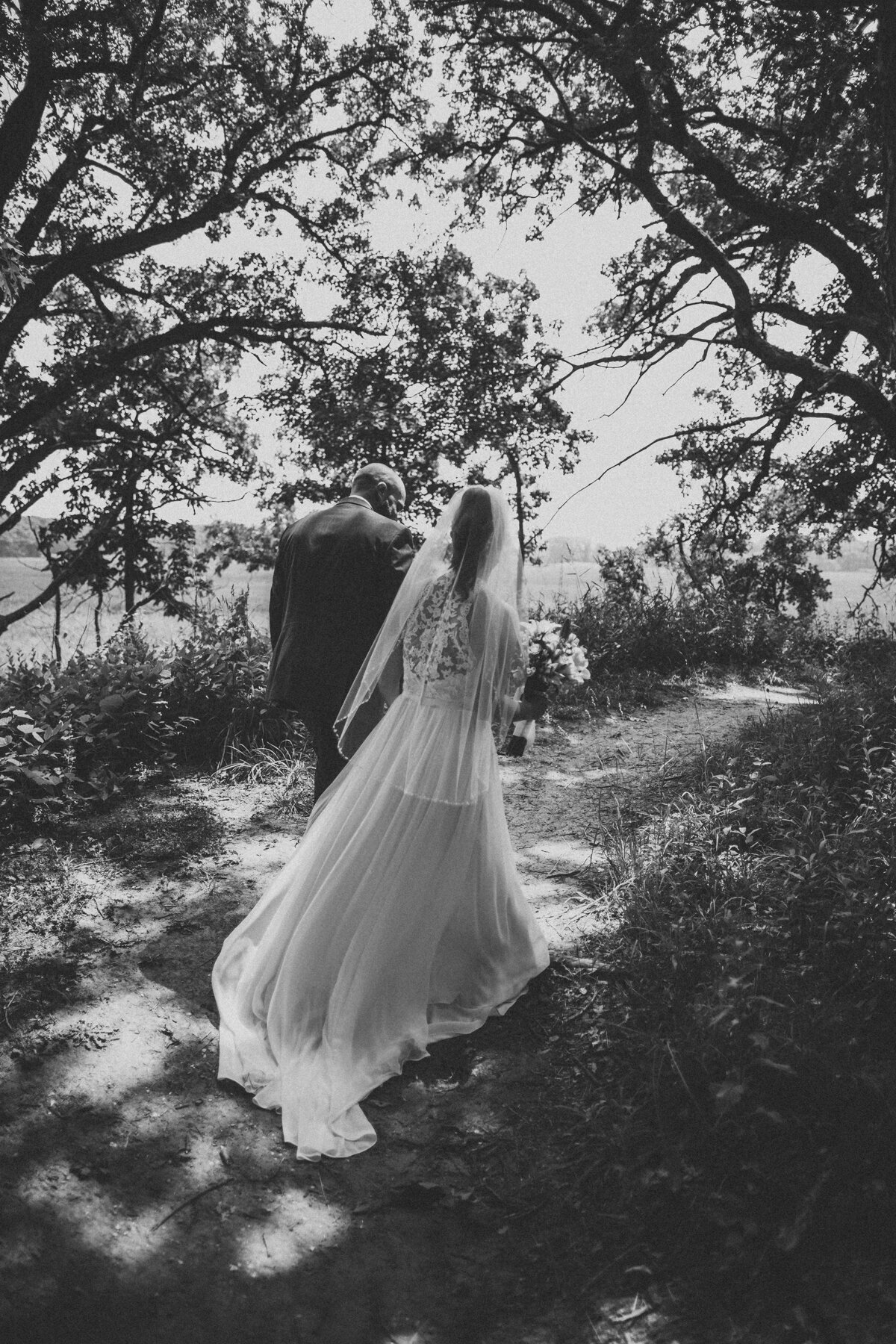 moraine-hills-elopement-photographs-wedding-ezlan-powers-photography-40