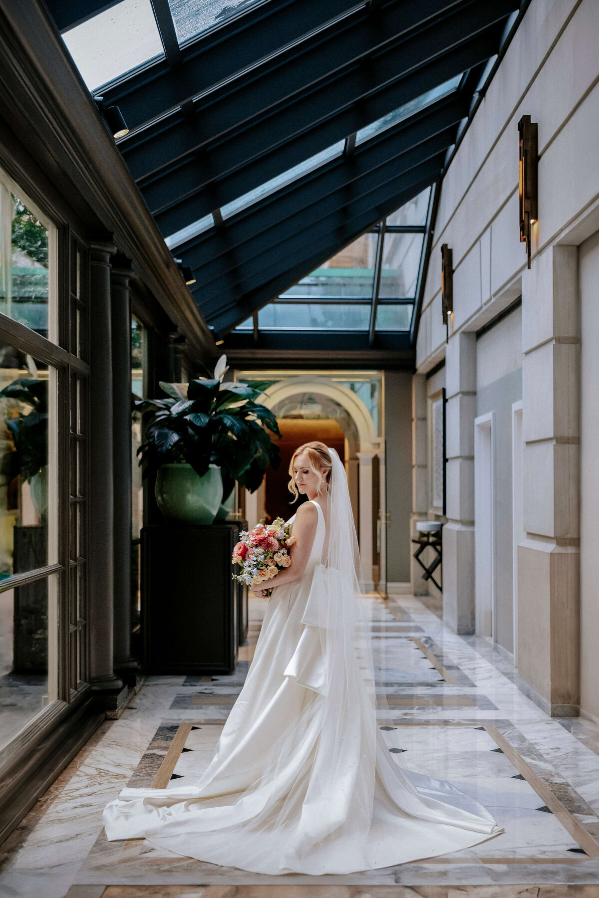 bride-holding-bouquet