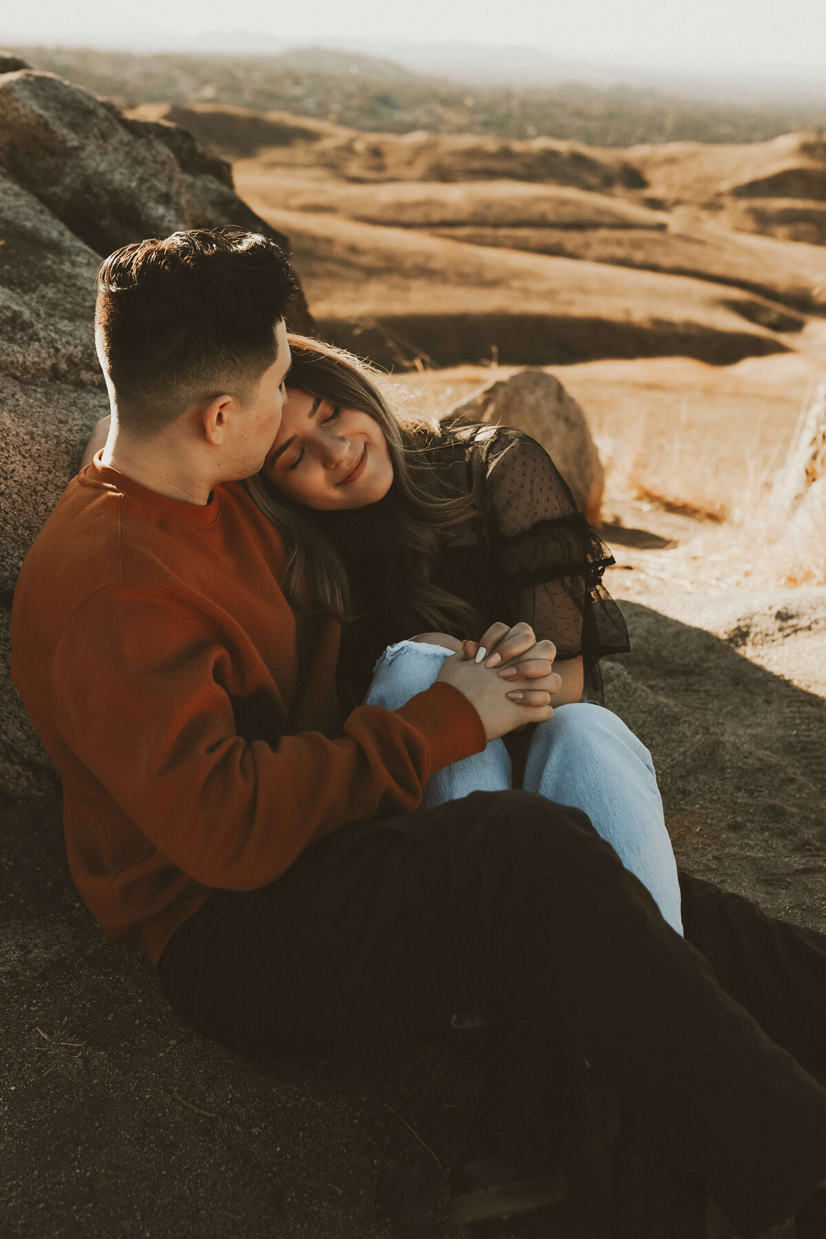 intimate-couples-love-story-candid-photoshoot