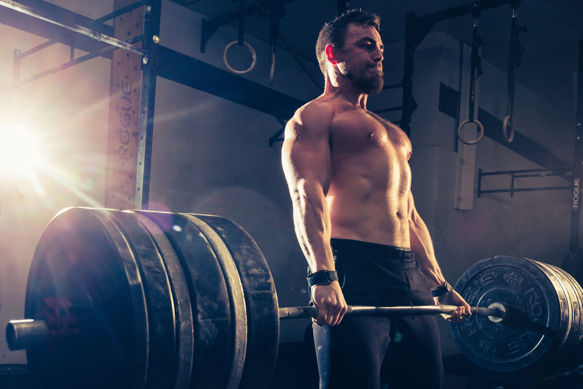 kansas-city-sports-photography-0301-weightlifter-performing-deadlift