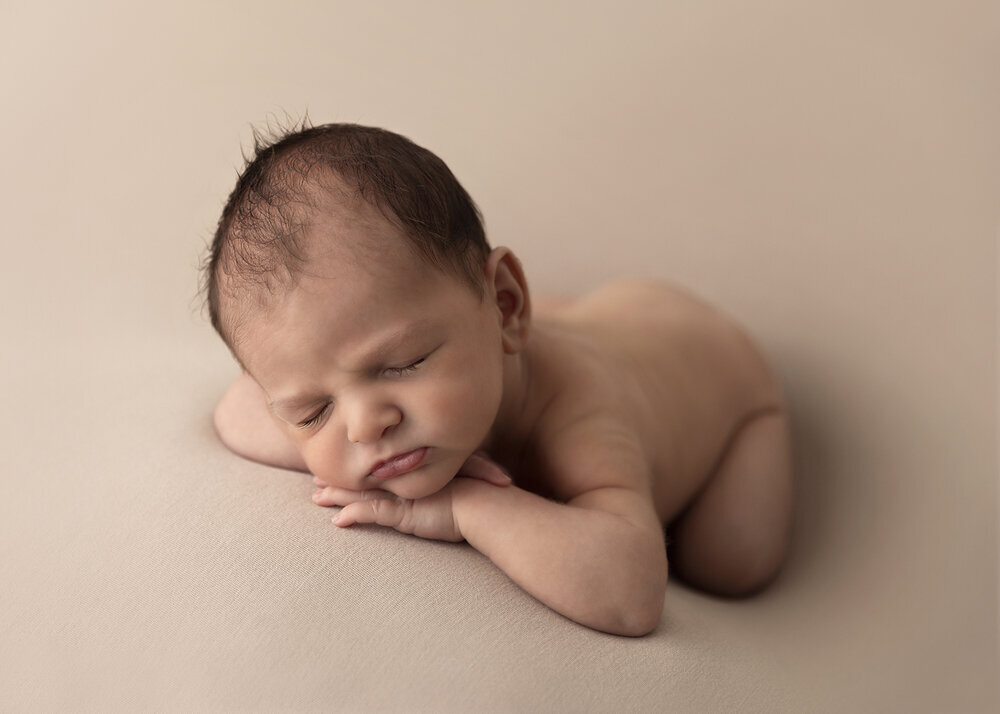 NEWBORN_BABYBOYFRONTPOSEBEIGECREAM