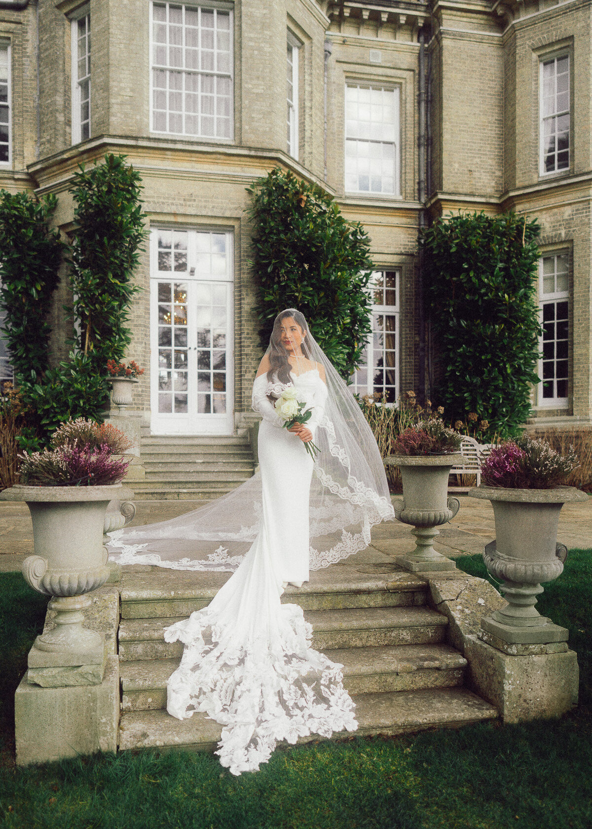 16. luxury-documentary-wedding-hedsor-manor-couple-portraits-18