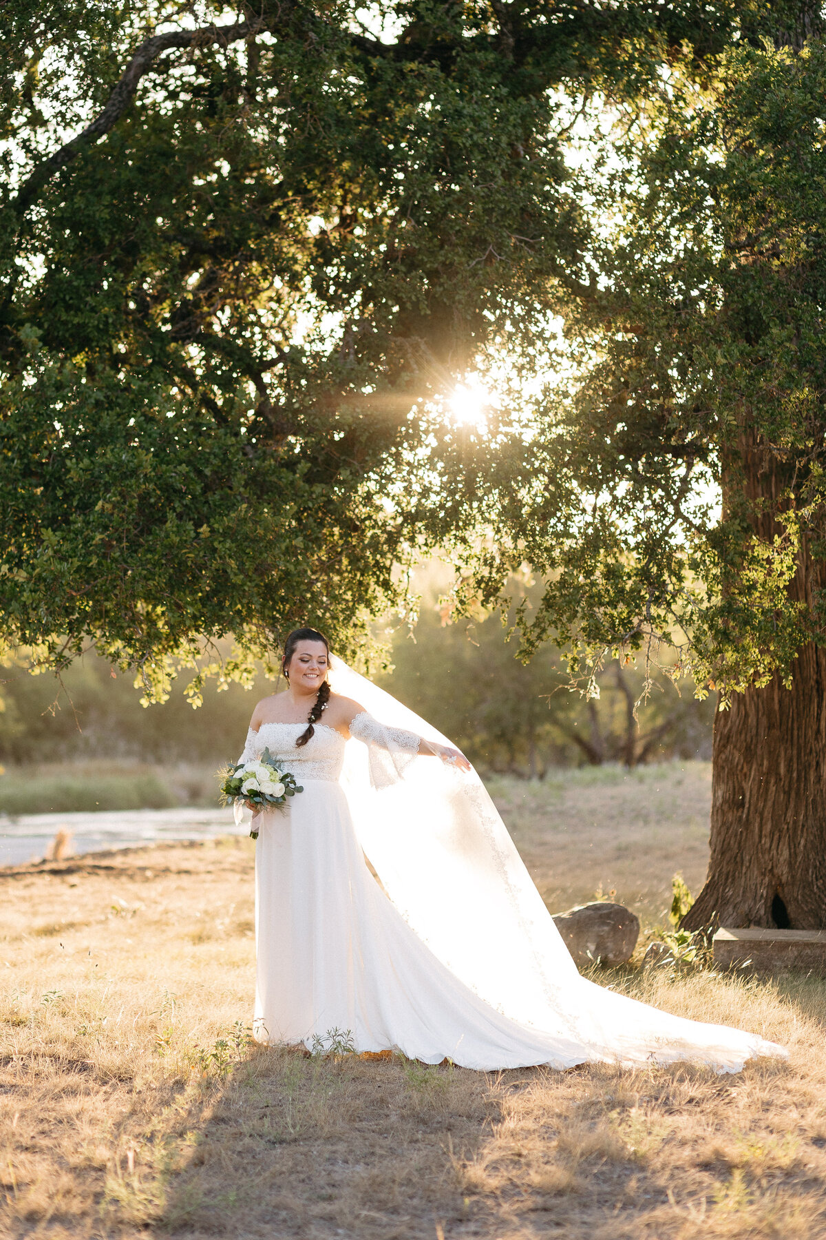 Hill-country-bridal-session-texas-wedding-photographer-leah-thomason-1