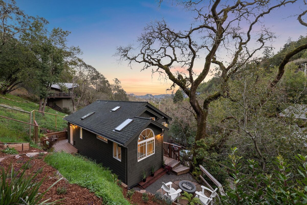 cottage-in-the-hills-of-fairfax-california-with-views