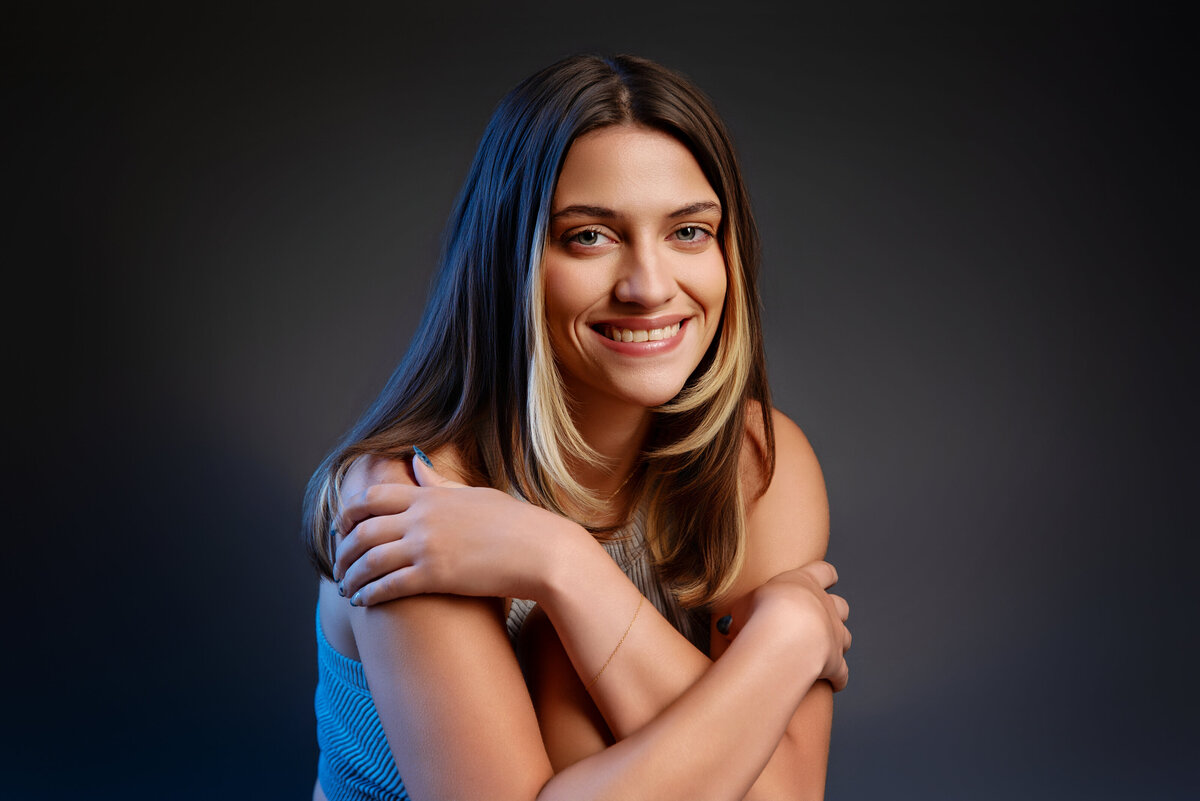 st-louis-senior-photographer-teen-girl-with-arms-crossed