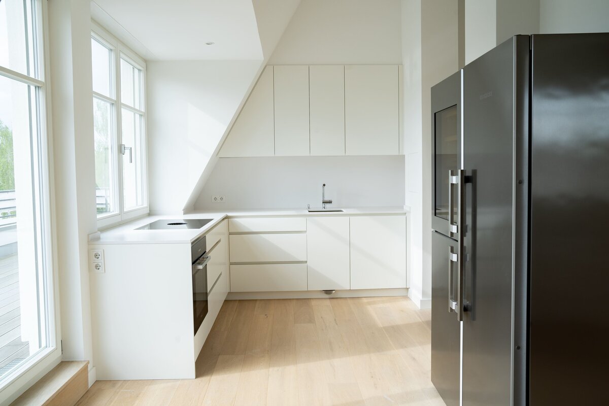 Von-Dach-bis-Keller-kueche-dachschraege-adam-innenausbau