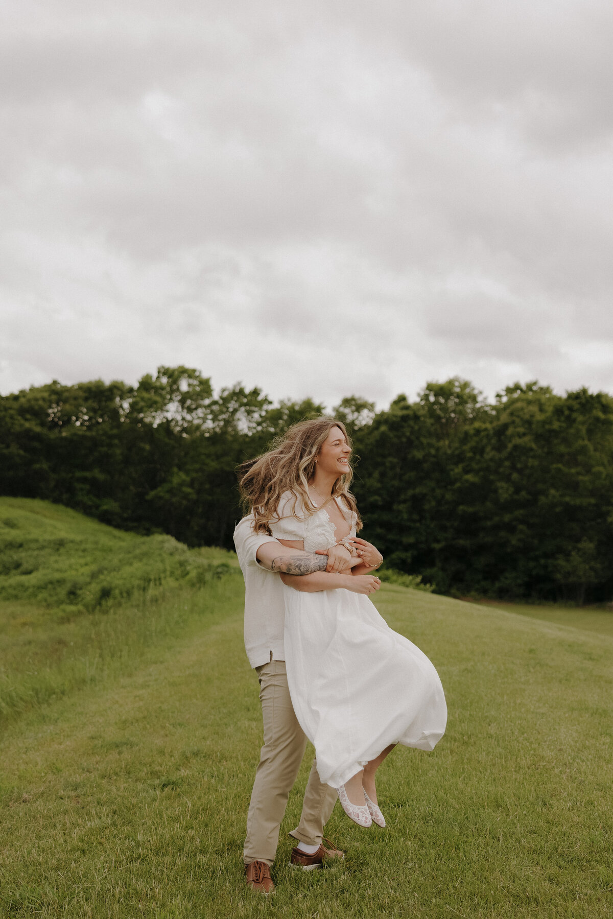 massachusetts-engagement-session-golden-hour-couples-photos-12