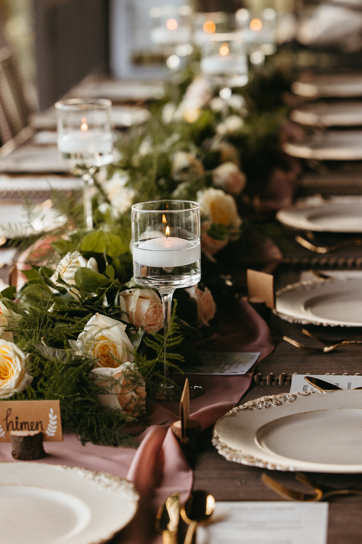 micro wedding dinner decor