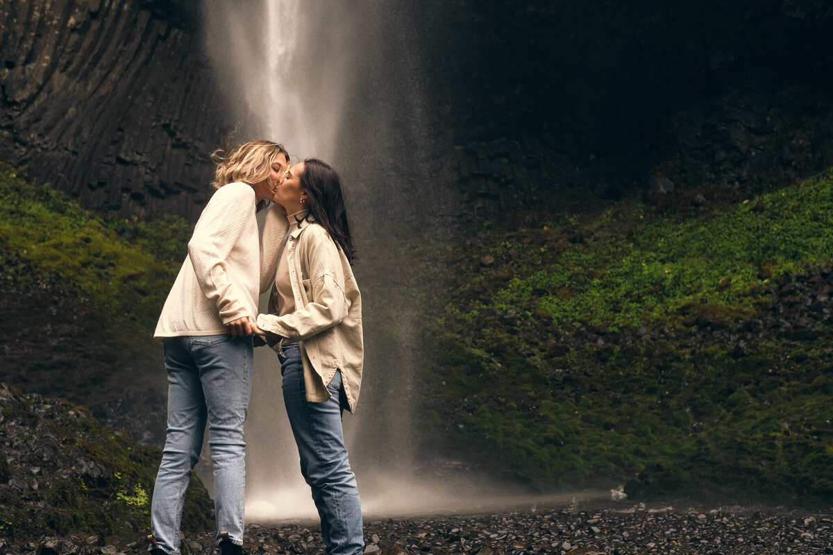 Washington_Waterfall_Queer_Couple_Photoshoot-18