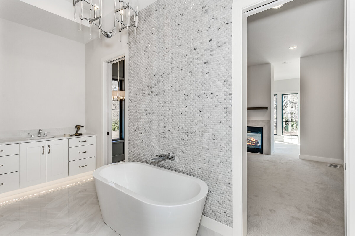 52 S Mission Rd Eastborough KS-print-015-013-Master Bath-4200x2800-300dpi