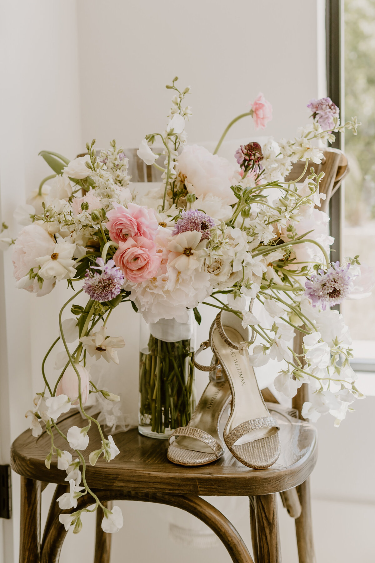 wedding-details-bouquet-emerald-hills-events-promise-city-iowa-des-moines-wedding-photographer-storyteller-collective-photo-co