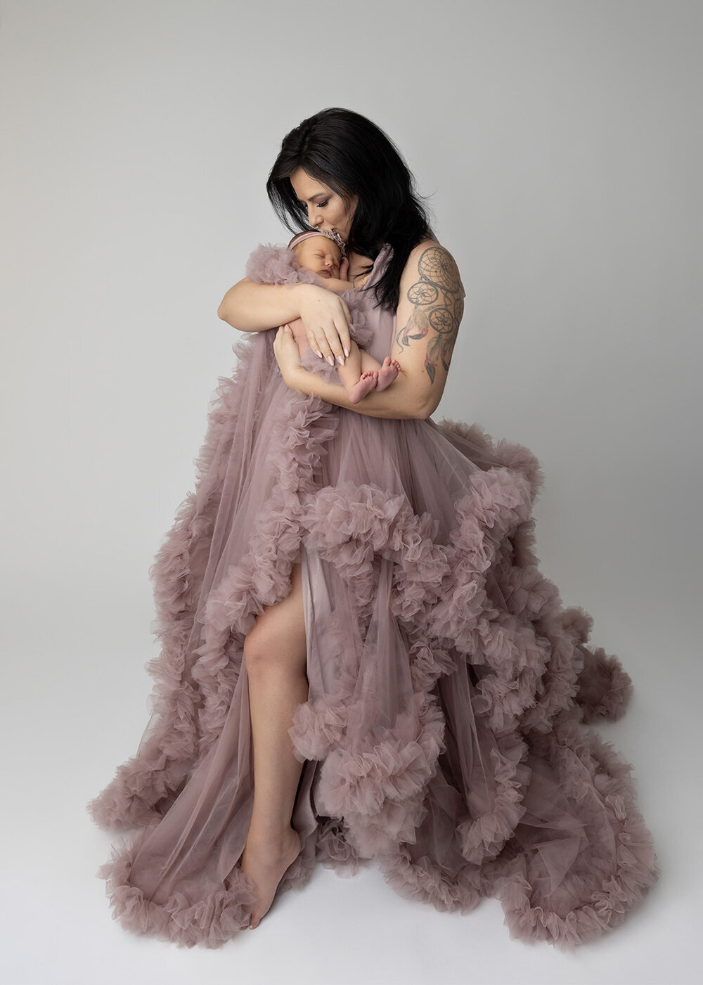 NEWBORN_BABYGIRLWITHMOTHERPINKDRESS