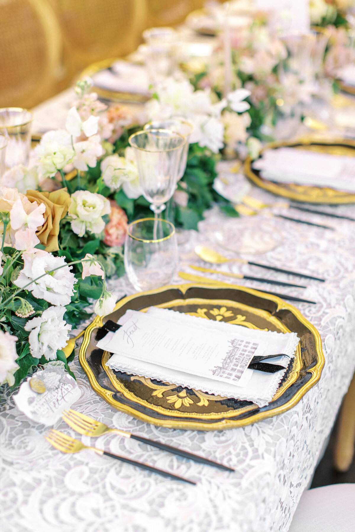 Maïlys Fortune Photography Husband Wife Wedding Weddings Photography France Switzerland Italy Timeless Dreamy Imagery Bilingual French English Destination Weddings Destination Wedding Provence French Riviera Paris Lake Como Tuscany122