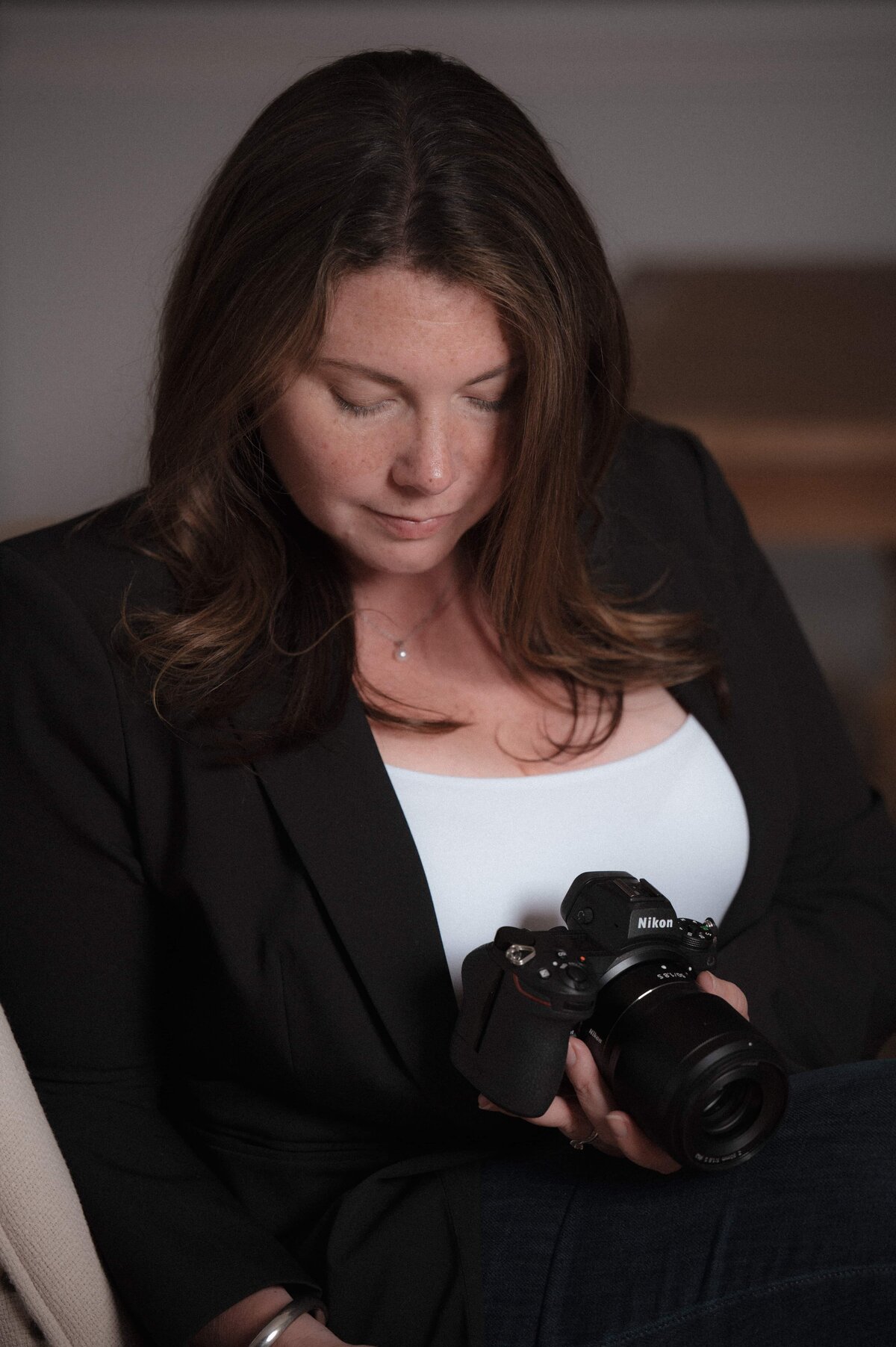 Kristen Vann headshot with her Nikon camera in Williamsburg, Virginia