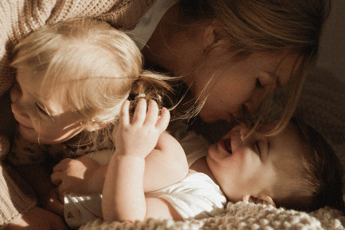 cincinnati-newborn-photographer-mom15