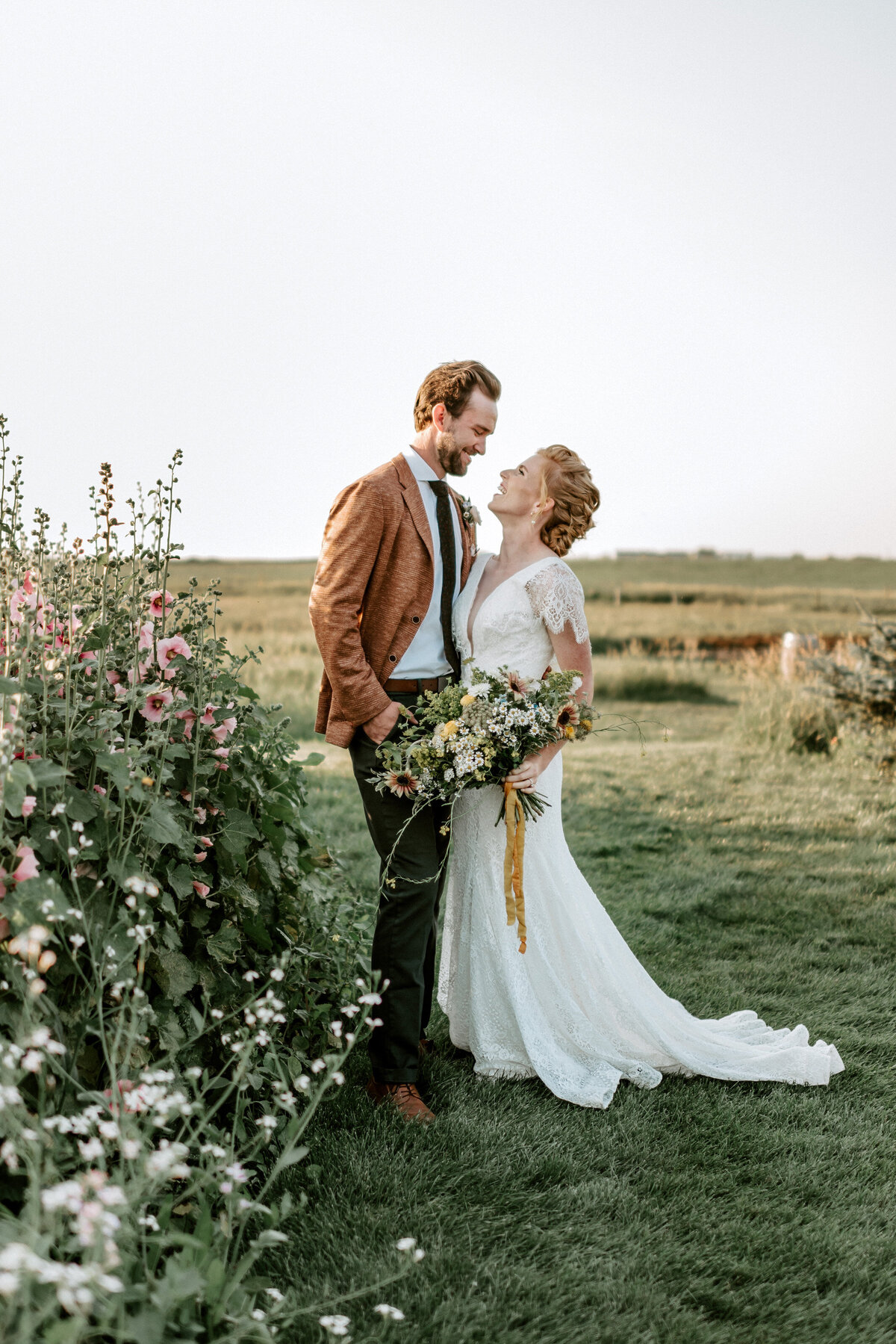 floral-and-field-design-bespoke-wedding-floral-styling-calgary-alberta-country-trails-16