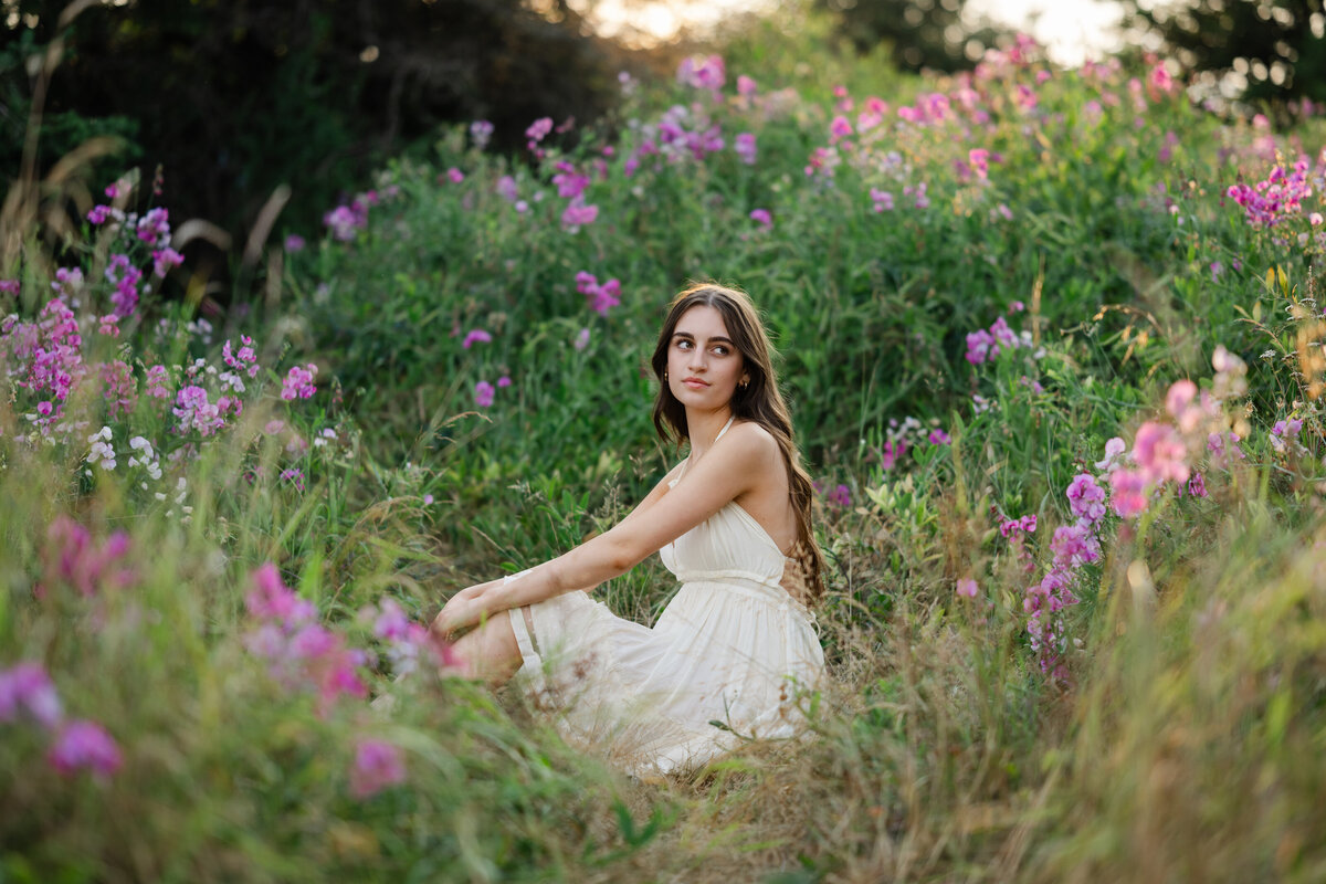 discovery park sweet peas senior girl sitting pose