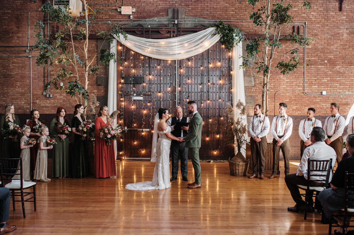 Rustic and fun weddign ceremony