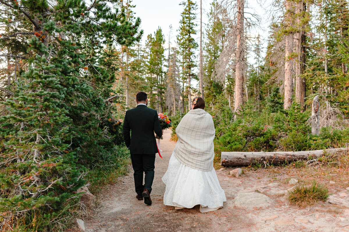 intimate-elopement-first-look-photo-couple