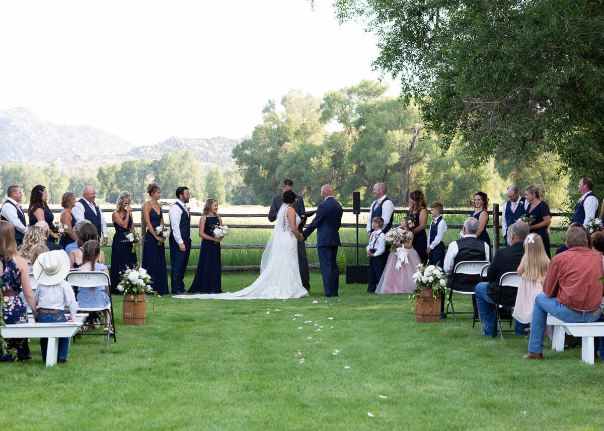 outdoor-wyoming-wedding-venue-elk-hollow-lodge-murray_10