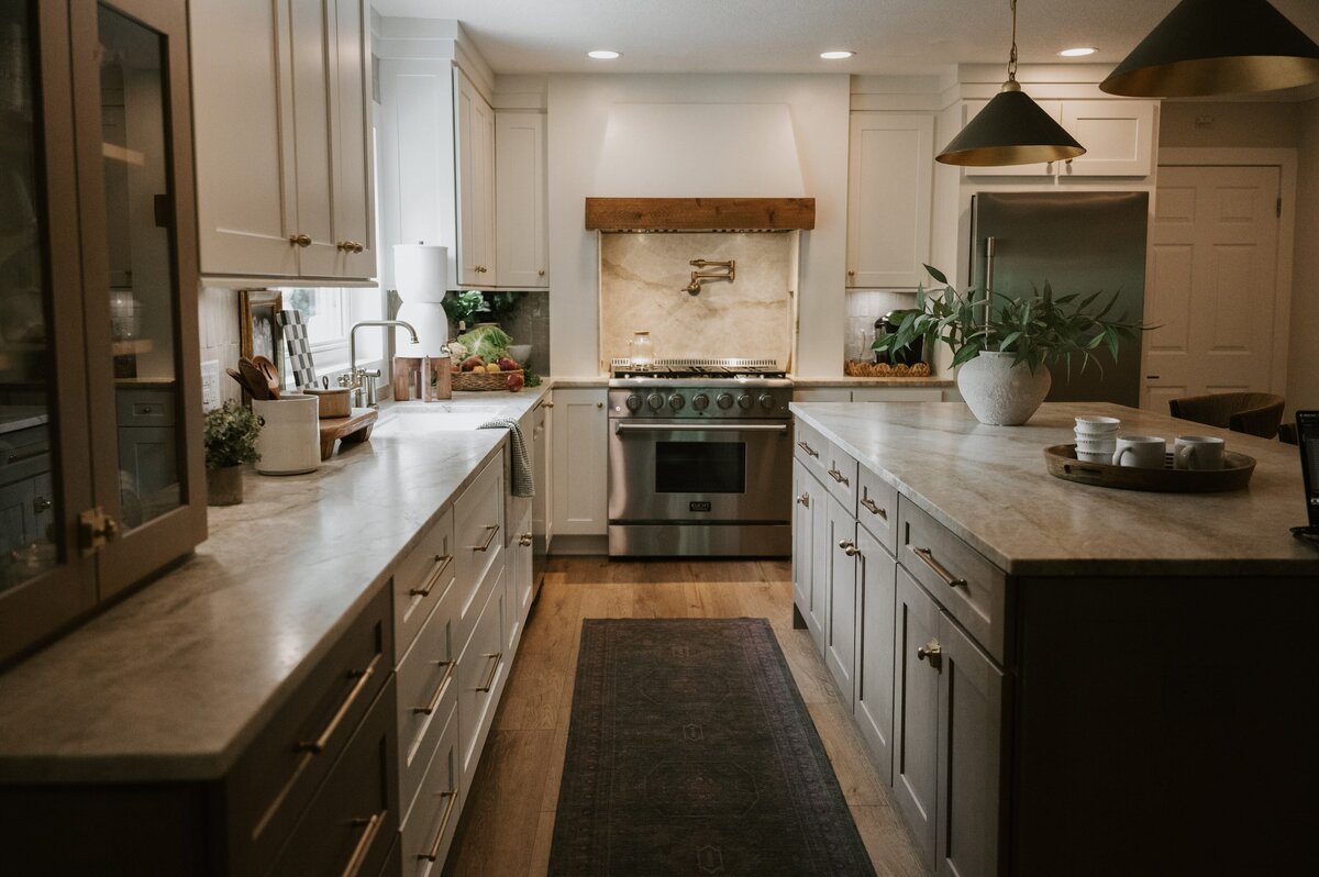 dewine design orlando interior design vintage cove trail cozy kitchen with wooden vent hood and white cabinets