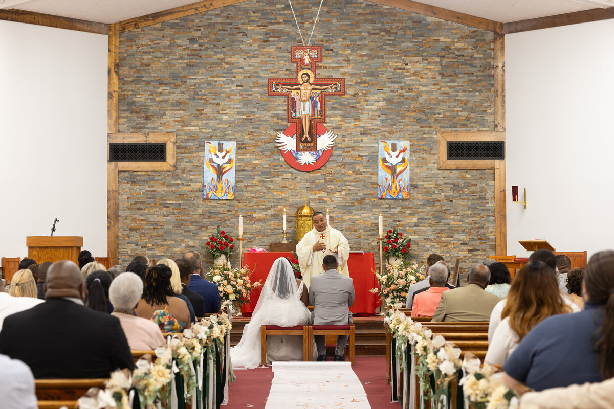 Catholic wedding ceremony at Our Lady of Lourdes Catholic Church in Columbus Georgia by Columbus Georgia wedding photographer Amanda Richardson Photography