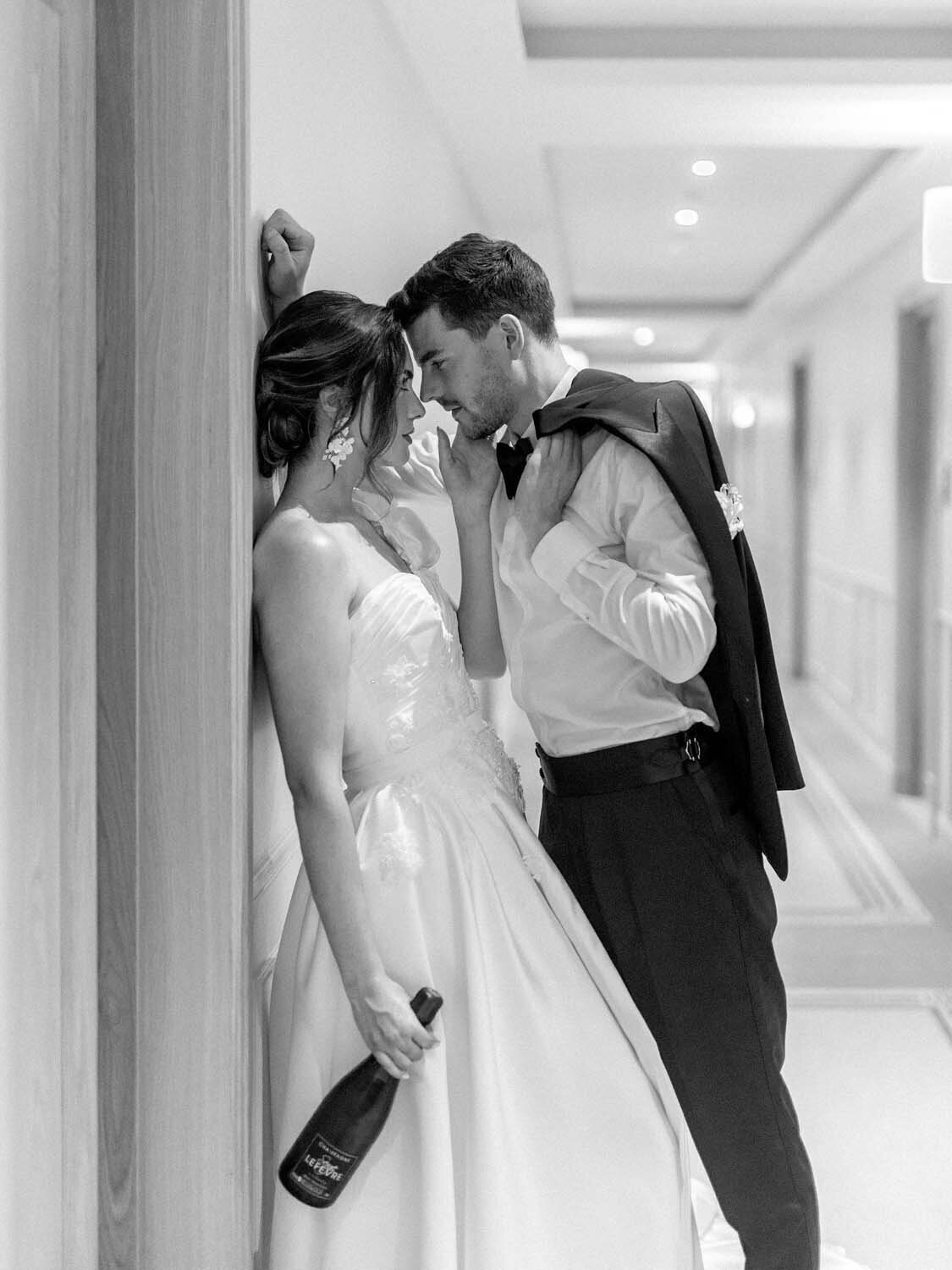 Colorful couture wedding at luxury hotel chais Monnet in Cognac - Veronique Lorre artistic direction floral designer53