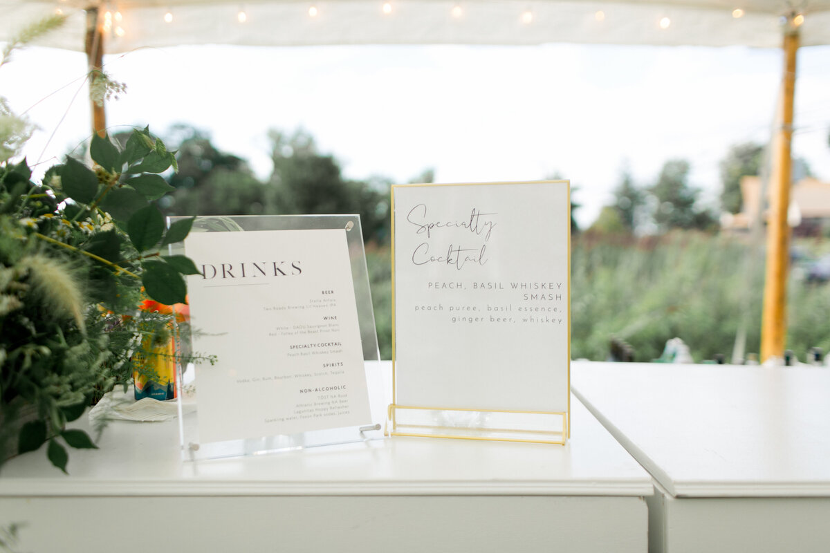 minimalist-personalized-ct-bar-signage-new-england-wedding-designer