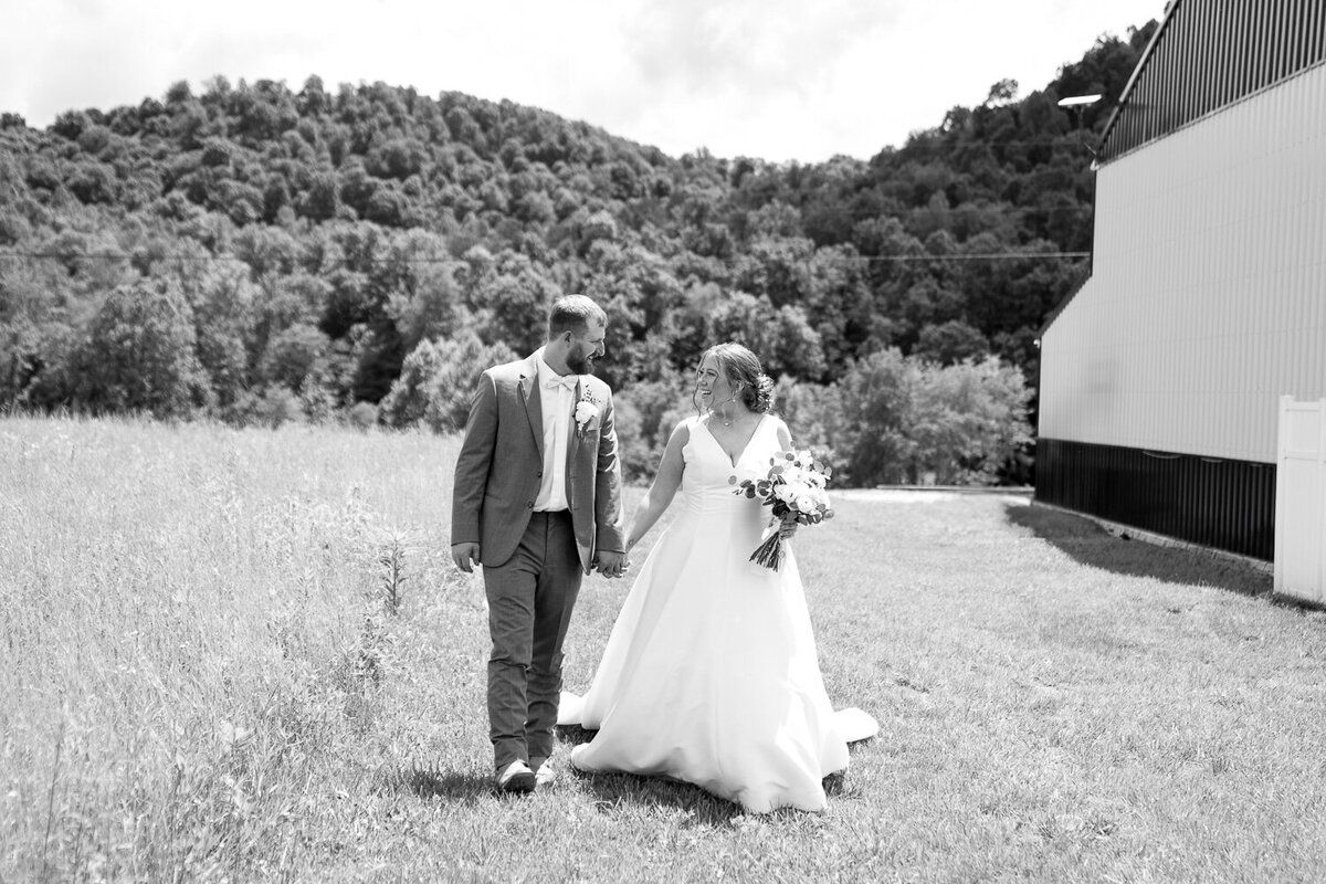 black-and-white-wedding-couple-summer-1