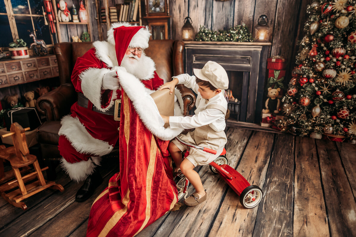 Huntsville Alabama Mini Sessions Christmas Holiday Themed Santa Baking Studio4