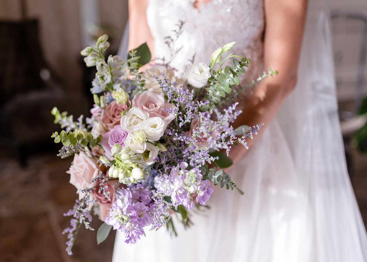 wedding-bouquet-at-stonehurst-hampton-valley