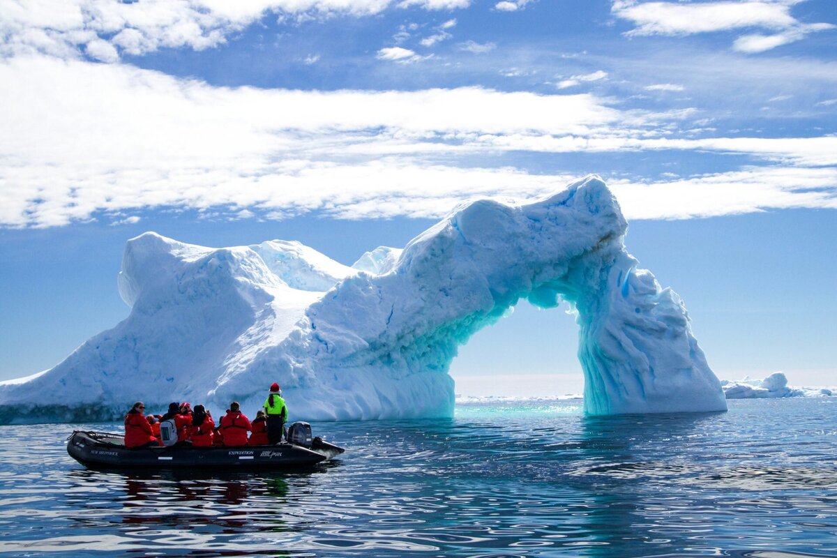 10.-Antarctica-Zodiac-with-people-in-front-of-an-iceberg-PX-scaled