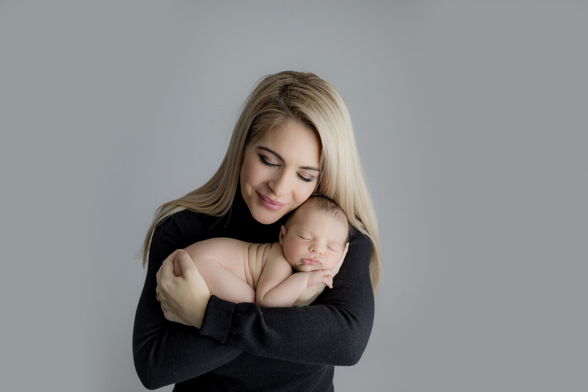 melissa-lamb-newborn-studio-ottawa-grey-loft-studio-2023-31