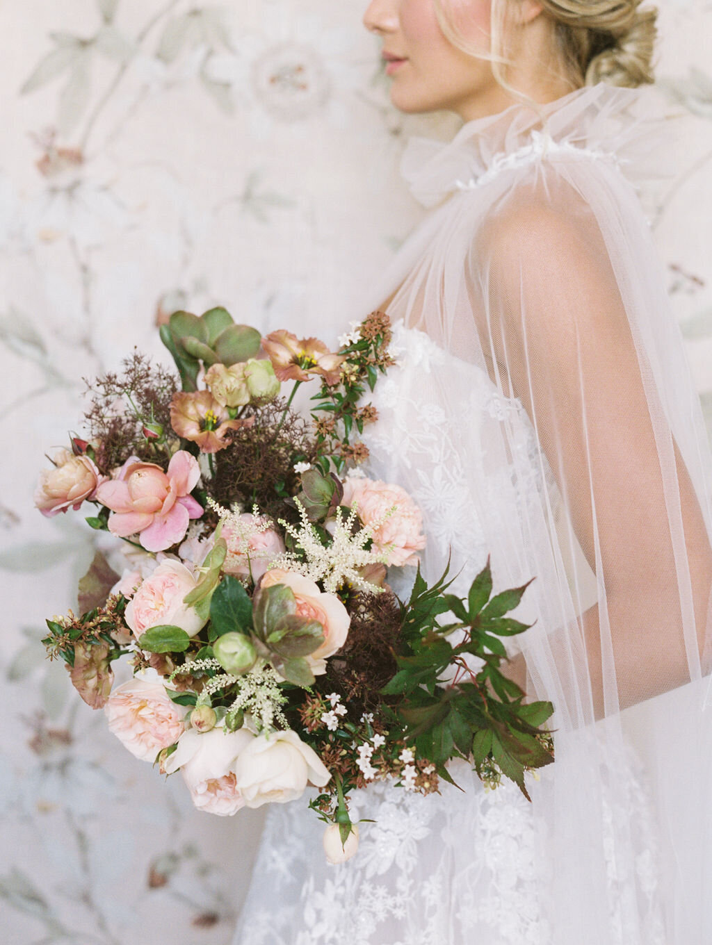 max-owens-design-english-floral-wedding-01-blush-bouquet