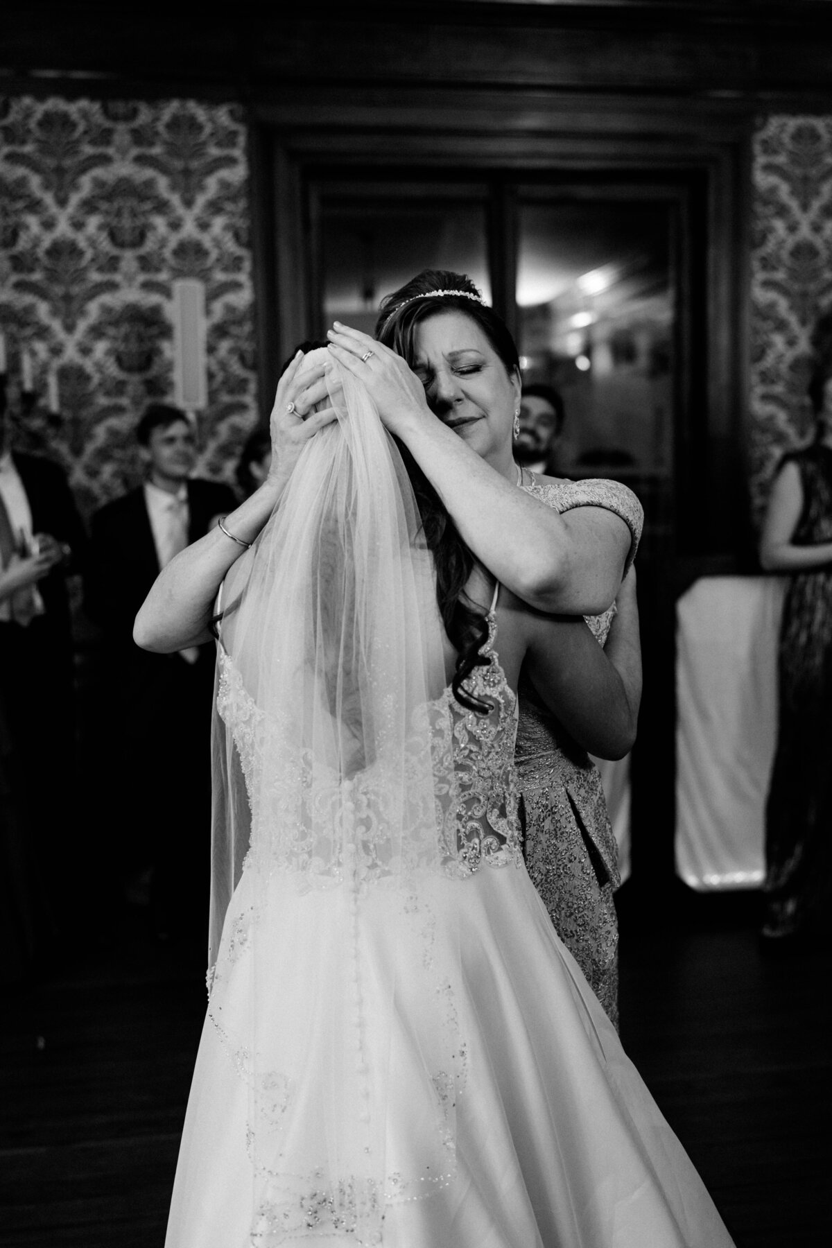 cairnwood-estate-spring-wedding-philadelphia-photographer-reception-party_089