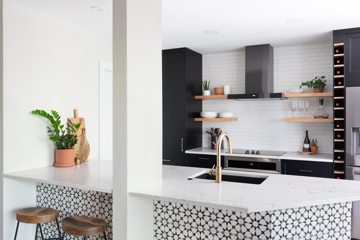 hello-home-austin-modern-black-and-white-kichen-remodel-wine-storage-open-shelves-black-cabinets-peninsula-with-post-21