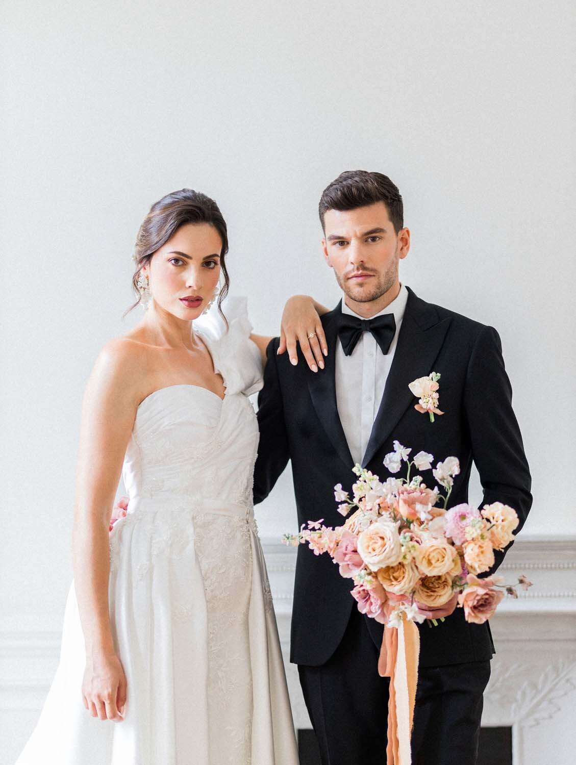 Colorful couture wedding at luxury hotel chais Monnet in Cognac - Veronique Lorre artistic direction floral designer26