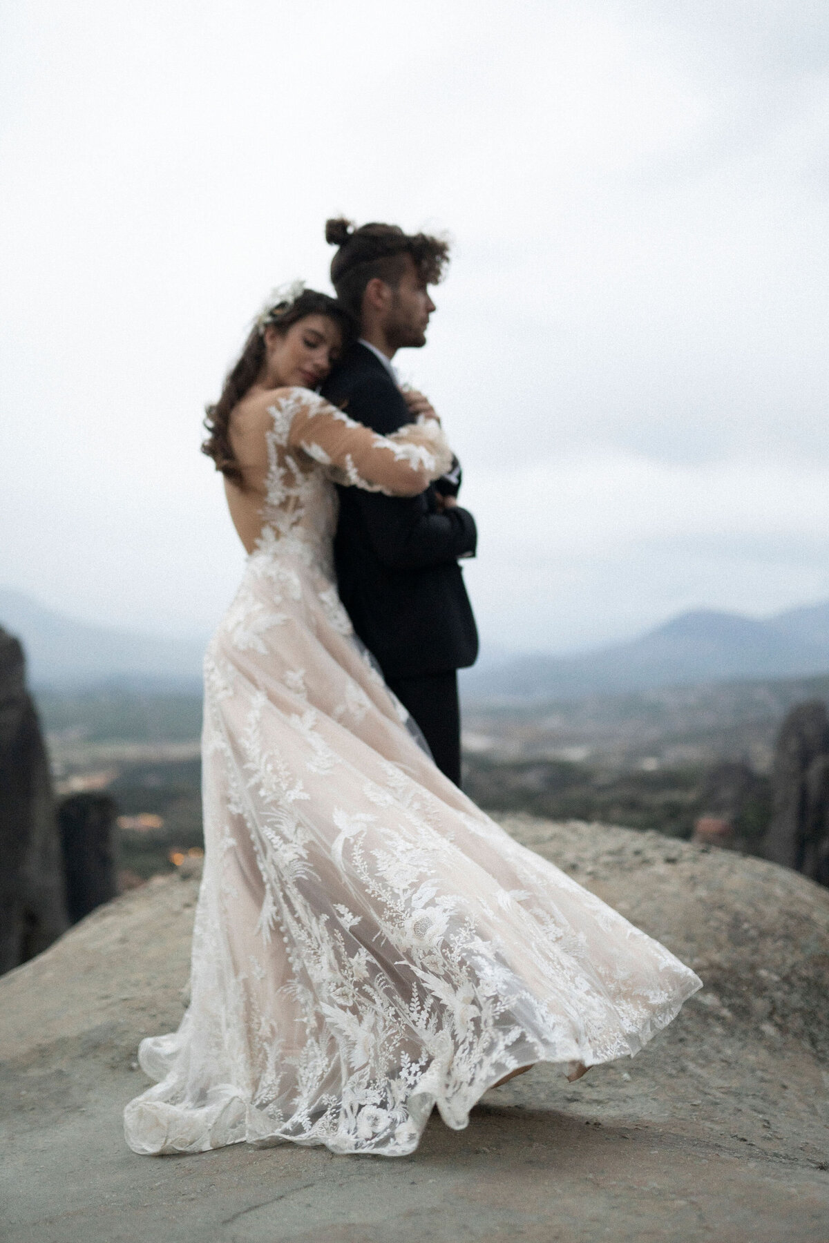 283-Meteora-Kalabaka-Greece-Inspriation-Loves-Story Elopement-Cinematic-Romance-Destination-Wedding-Editorial-Luxury-Fine-Art-Lisa-Vigliotta-Photography