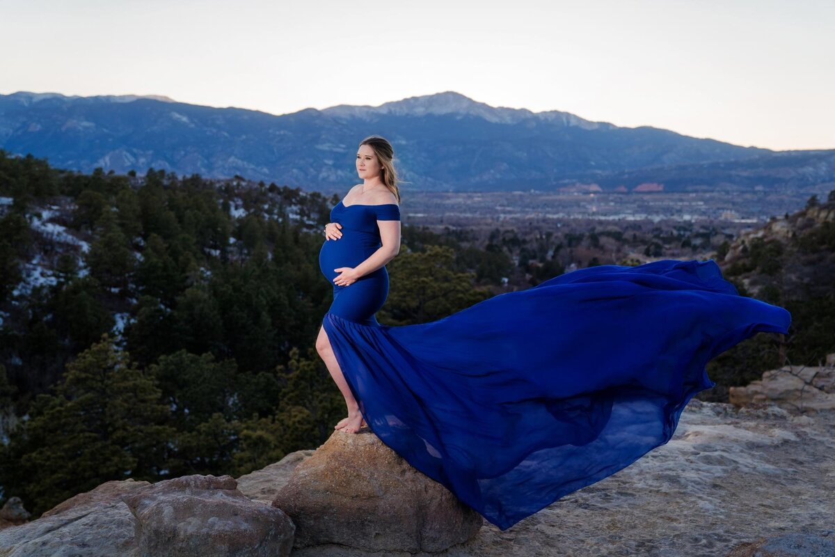 pregnancy photos in Colorado mountains
